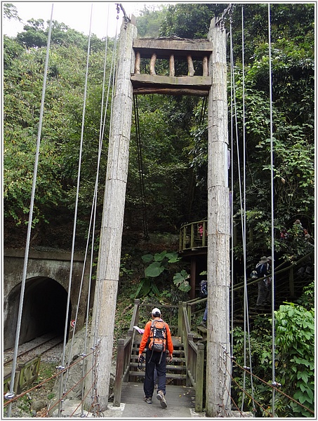 2015-03-23 09-39-48走在獨立山步道.JPG